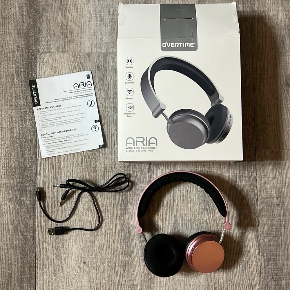 Aria wireless headphones pretty rose gold colour